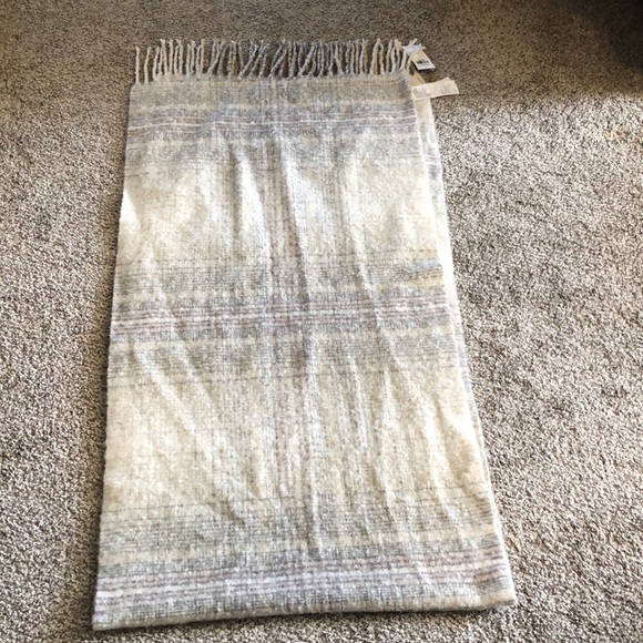 A & F Scarf - Picture 1 of 5